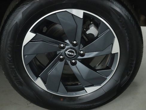 Used 2025 Nissan Rogue SV AWD/4WD image 40