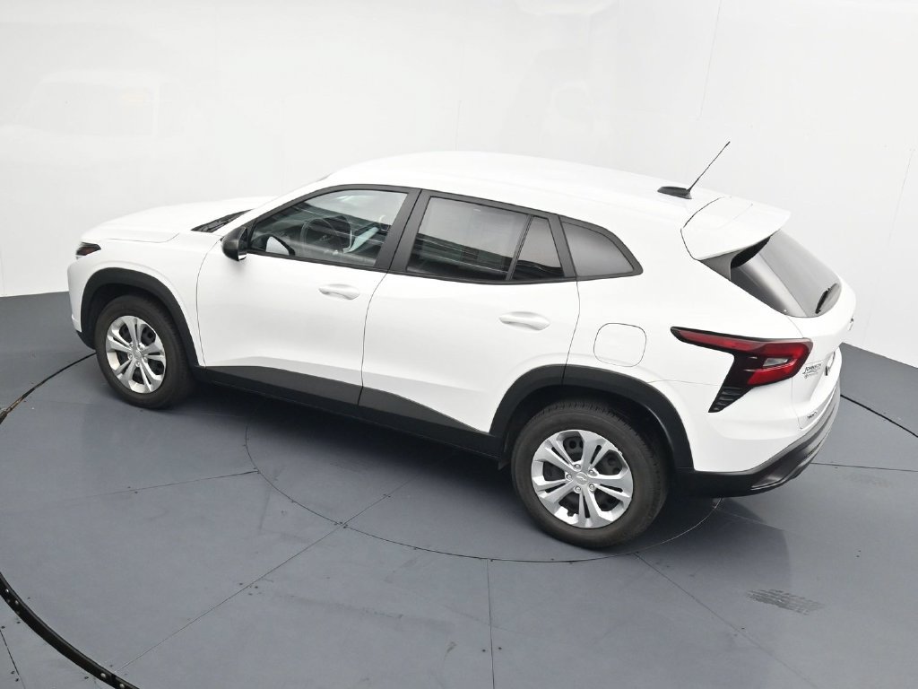 Used 2024 Chevrolet Trax LS FWD image 27
