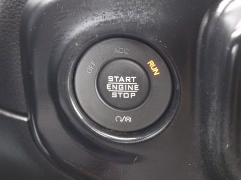 Used 2022 Jeep Wrangler Unlimited Rubicon w/ Cold Weather Group image 30