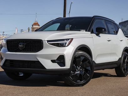 New 2026 Volvo XC40 B5 Ultra w/ Climate Package