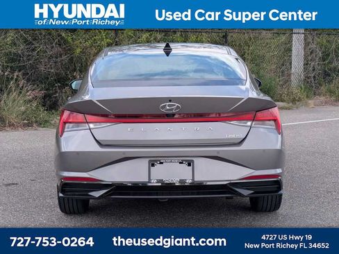 Certified 2023 Hyundai Elantra Limited w/ Cargo Package FWD image 4