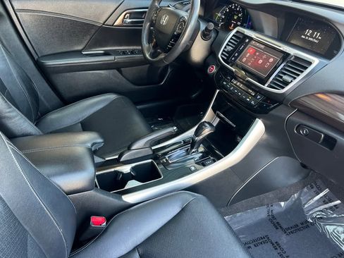 Used 2017 Honda Accord Touring image 18