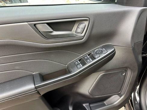 Used 2025 Ford Escape Active w/ Cold Weather Package image 9