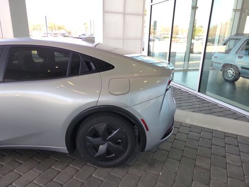 Used 2023 Toyota Prius LE image 6