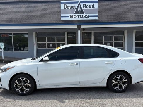 Used 2021 Kia Forte LXS FWD image 2