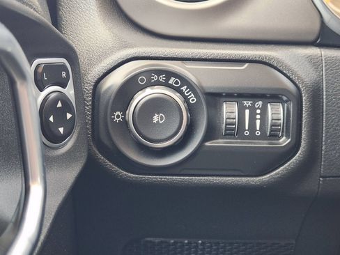 Used 2018 Jeep Wrangler Unlimited Sport S AWD/4WD image 22