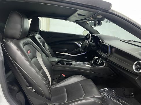 Used 2019 Chevrolet Camaro SS image 31