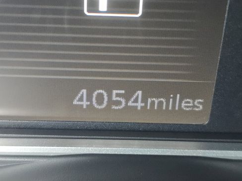 Used 2024 Nissan Versa SV w/ Trunk Package image 16