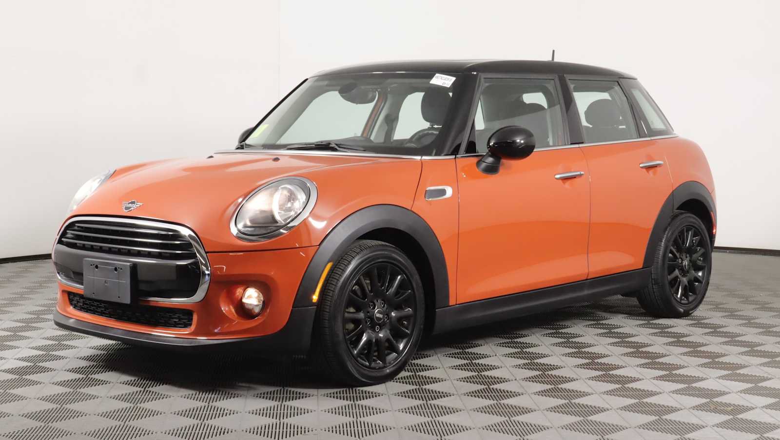 Used 2019 MINI Cooper 4-Door Hardtop FWD image 3