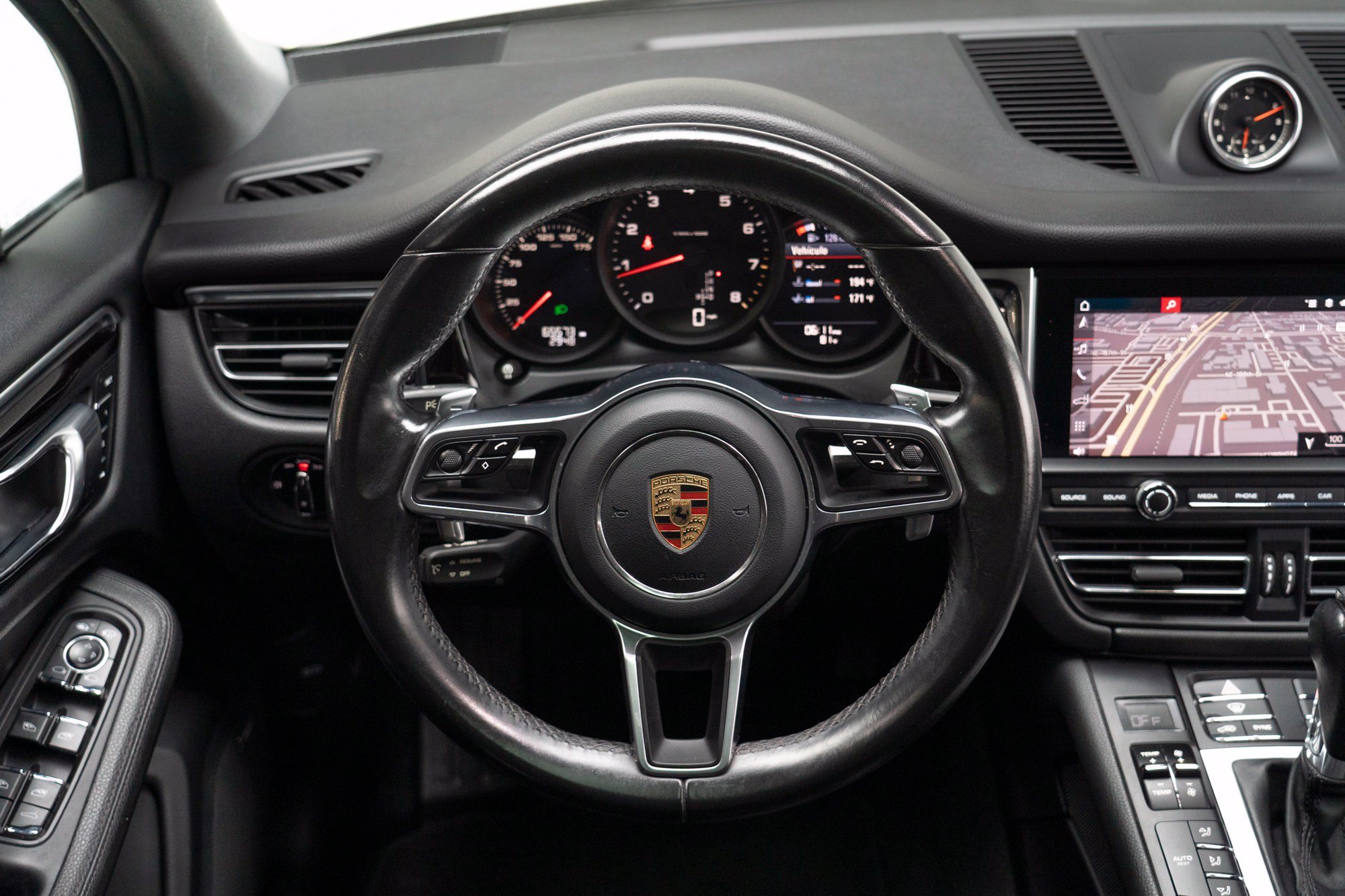 Used 2020 Porsche Macan AWD/4WD image 22
