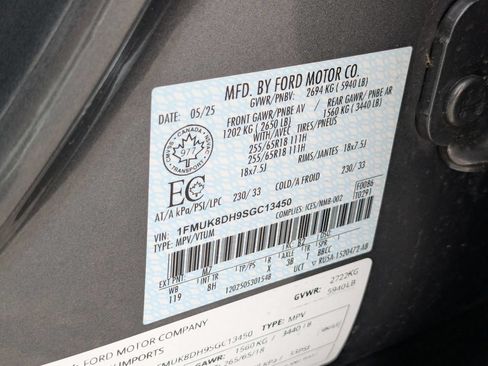 Used 2025 Ford Explorer Active AWD/4WD image 26