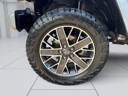 Used 2023 Jeep Wrangler Unlimited Sahara AWD/4WD image 8