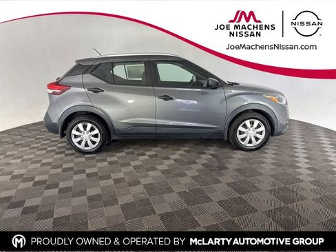 Used 2019 Nissan Kicks S image 4