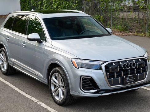 Used 2025 Audi Q7 3.0T Premium Plus AWD/4WD image 9