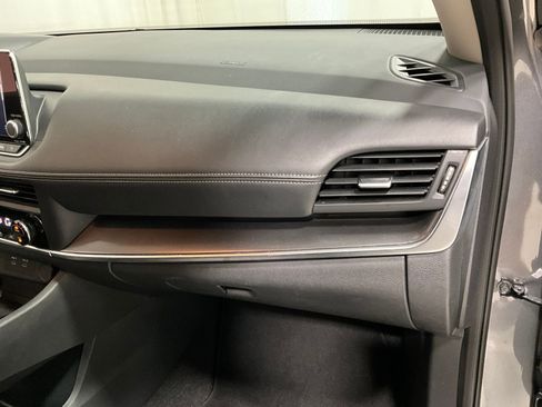Used 2025 Nissan Rogue SV AWD/4WD image 16