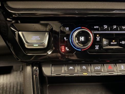 Used 2022 GMC Sierra 1500 AT4 w/ AT4 Preferred Package image 3