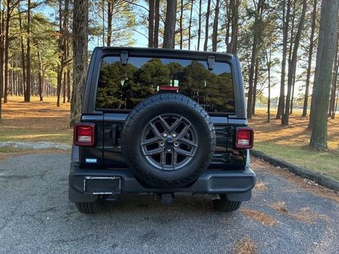 Used 2024 Jeep Wrangler Sport S image 4