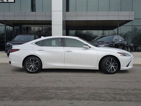 Certified 2024 Lexus ES 300h w/ Accessory Package (Z1) image 31