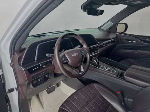 Used 2022 Cadillac Escalade Sport Platinum w/ Heavy-Duty Trailer Package AWD/4WD image 7