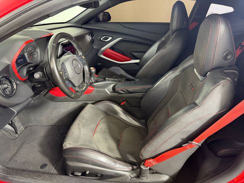 Used 2022 Chevrolet Camaro LT RWD image 5
