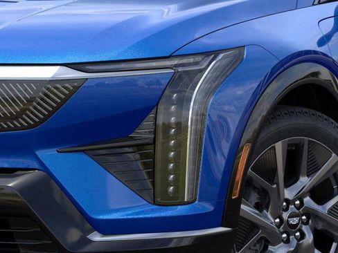 New 2025 Cadillac Optiq Luxury 2 image 10