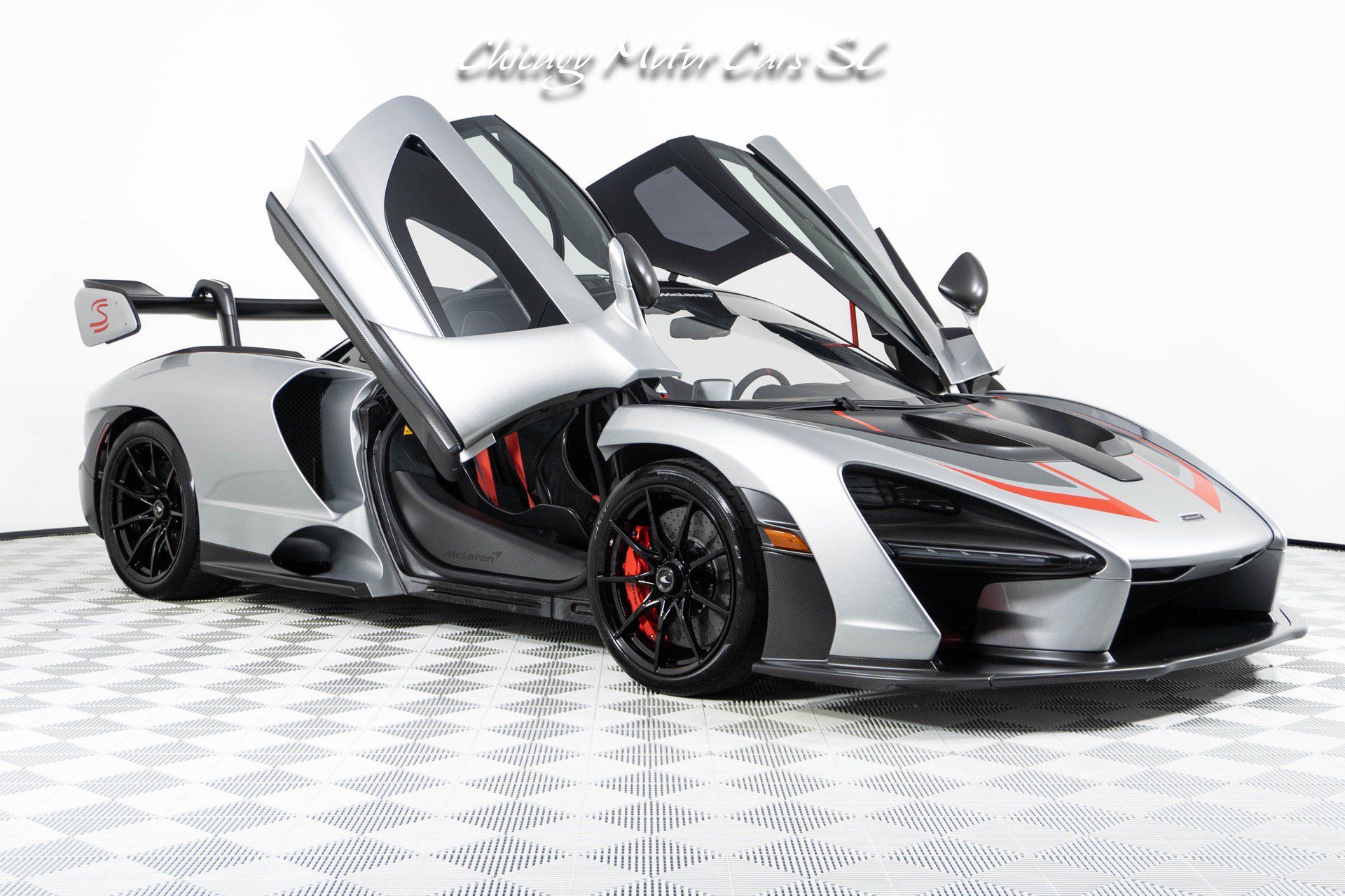 Used 2019 McLaren Senna RWD image 38
