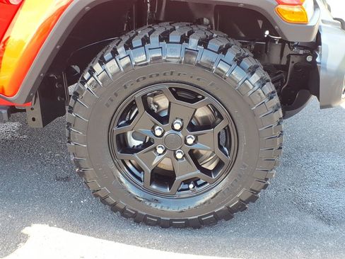 Used 2022 Jeep Gladiator Sport AWD/4WD image 9