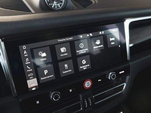 New 2026 Porsche Macan image 25