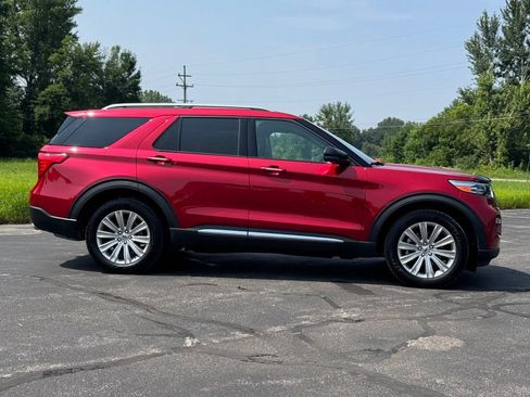 Used 2021 Ford Explorer Limited w/ Equipment Group 301A AWD/4WD image 4