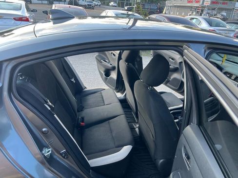 Used 2021 Nissan Versa SV image 15