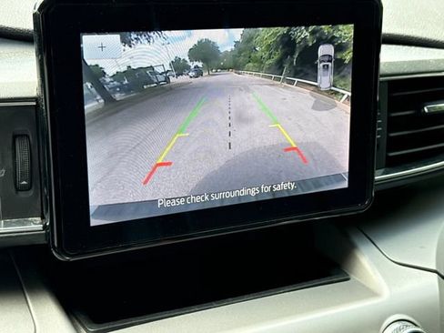 Used 2022 Ford Explorer XLT w/ Equipment Group 202A RWD image 20