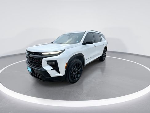 Used 2025 Chevrolet Traverse RS image 4