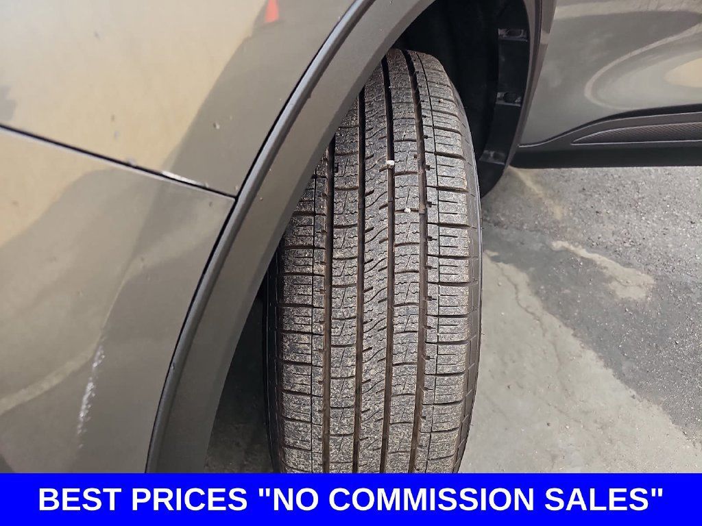 Used 2025 Ford Escape SE FWD image 36