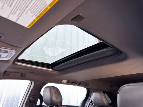 Used 2023 Toyota Sienna XSE image 12