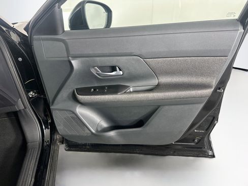 Used 2025 Nissan Kicks SV AWD/4WD image 29
