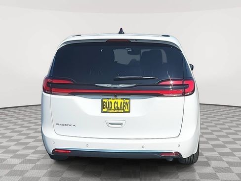New 2026 Chrysler Pacifica Select FWD image 4