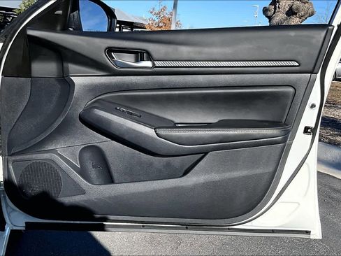 Used 2025 Nissan Altima 2.5 SV image 22