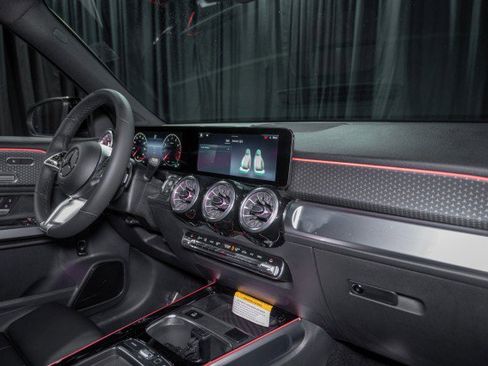 Certified 2025 Mercedes-Benz GLB 250 image 13