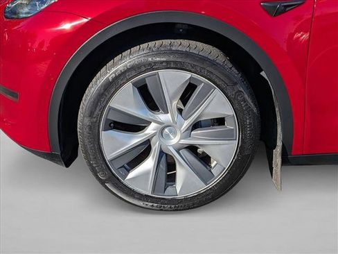 Used 2022 Tesla Model Y Long Range AWD/4WD image 24