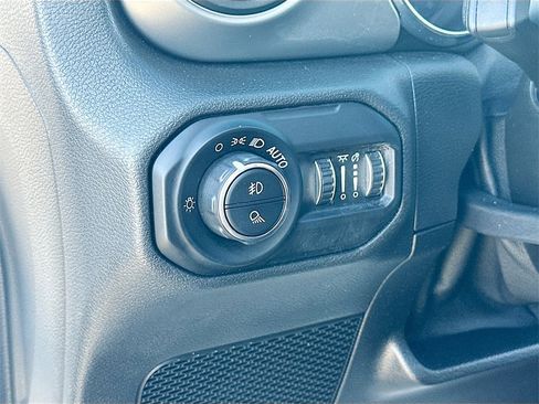 Used 2021 Jeep Gladiator Willys image 10