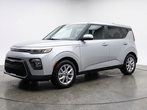 Used 2025 Kia Soul LX w/ LX Technology Package image 3