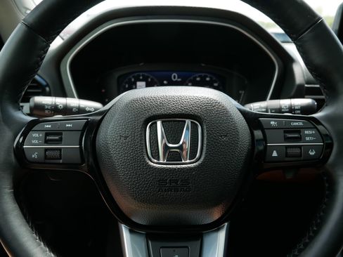 Used 2025 Honda Pilot Elite image 25