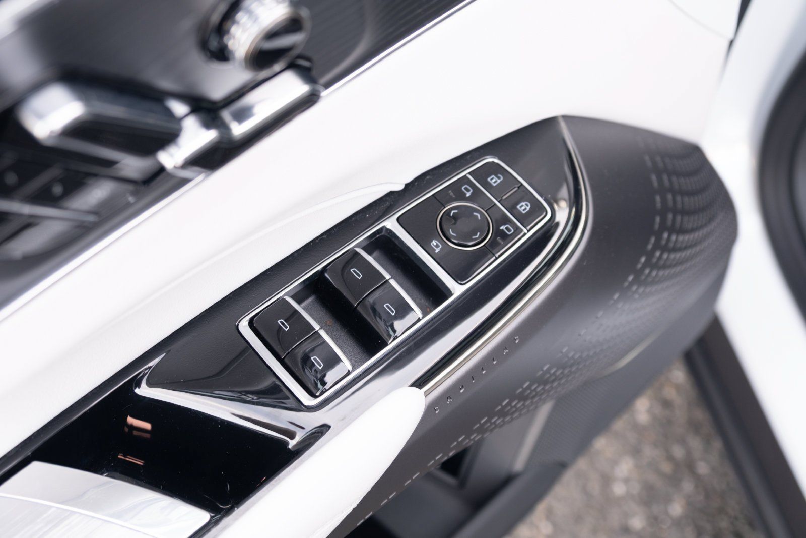 Used 2024 Cadillac Lyriq Luxury AWD/4WD image 15