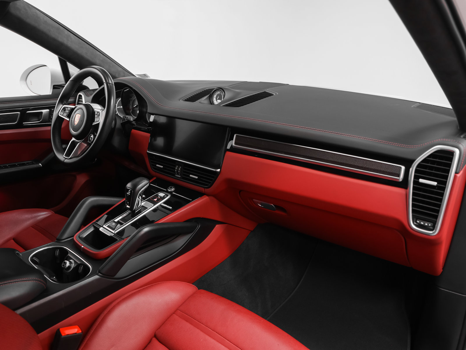 Certified 2022 Porsche Cayenne GTS w/ Premium Package Plus AWD/4WD image 23