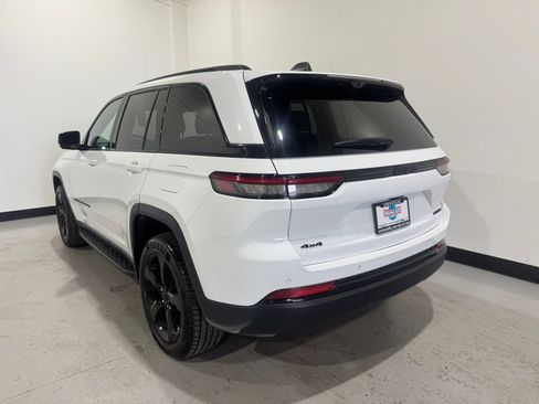 Used 2024 Jeep Grand Cherokee Limited w/ Luxury Tech Group II AWD/4WD image 38
