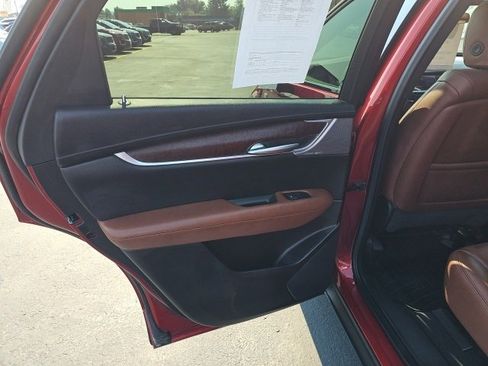 Used 2025 Cadillac XT5 Sportv image 6