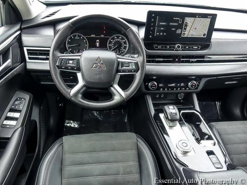 Used 2025 Mitsubishi Outlander SE AWD/4WD image 14