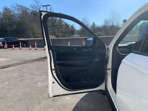 Used 2023 Jeep Grand Cherokee Altitude image 22