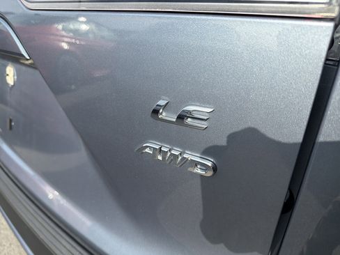 Used 2024 Toyota Corolla Cross LE image 6