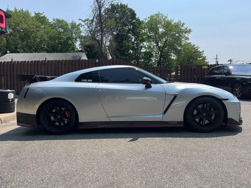 Used 2018 Nissan GT-R NISMO AWD/4WD image 9